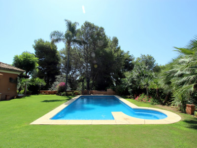 Villa en venta en Altos Reales, Marbella Golden Mile
