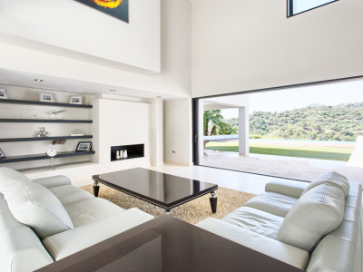 Villa for sale in Los Arqueros, Benahavis