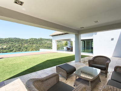 Villa for sale in Los Arqueros, Benahavis