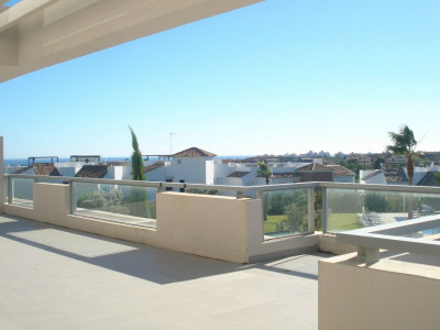 Benahavis, 2 bedrooms apartment with big terrace and views to the sea and to the golf