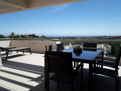 Benahavis, Fabulous 2 bedroom apartment with sea views