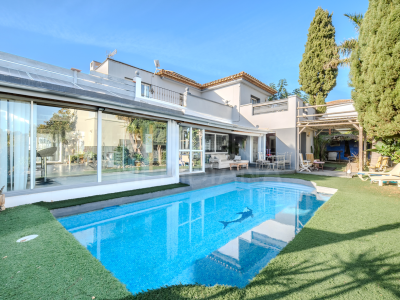 Villa in Estepona Golf, Estepona