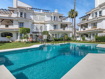Duplex Penthouse in Los Naranjos de Marbella, Marbella