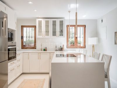 Apartment in Las Colinas de Marbella, Benahavis