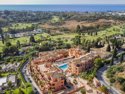 Duplex in Altos del Paraiso, Benahavis