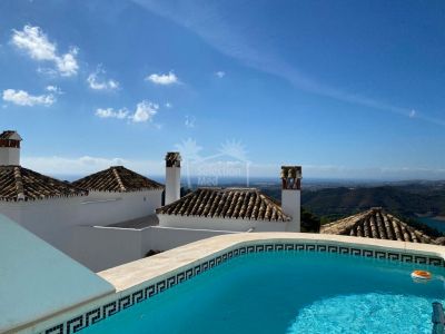Adosado en Sierra Blanca Country Club, Istan