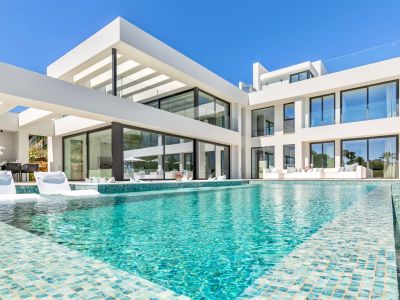 Villa in New Golden Mile, Estepona