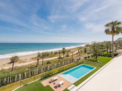 Villa in Beach Side New Golden Mile, Estepona