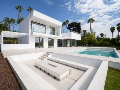 Villa in New Golden Mile, Estepona