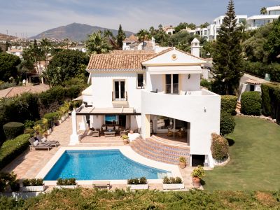 Villa in Altos del Paraiso, Benahavis