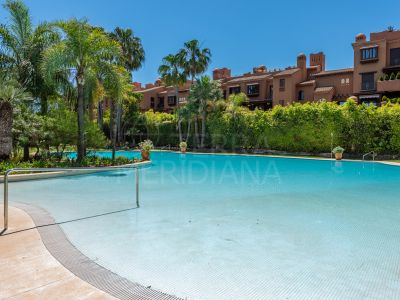 Apartment in Alhambra del Golf, Estepona