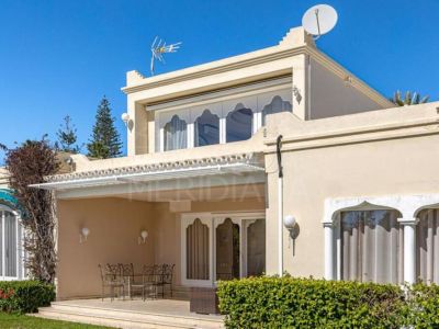 Villa in El Pilar, Estepona