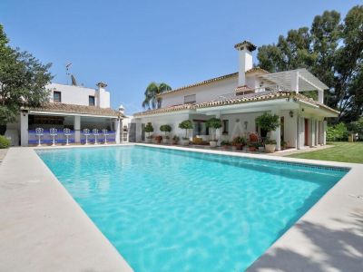 Villa in New Golden Mile, Estepona