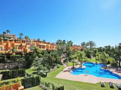 Semi Detached House in Paraíso Bellevue, Benahavis