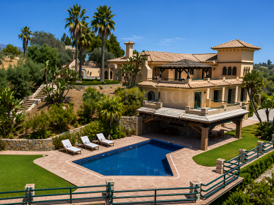 Villa in Estepona East, Estepona