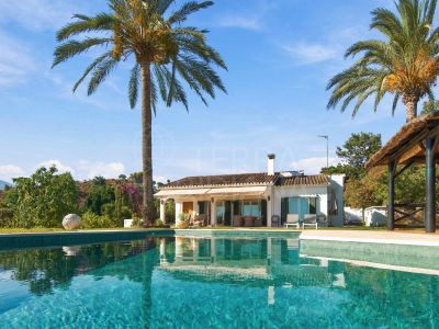Villa in La Alberdina, Estepona