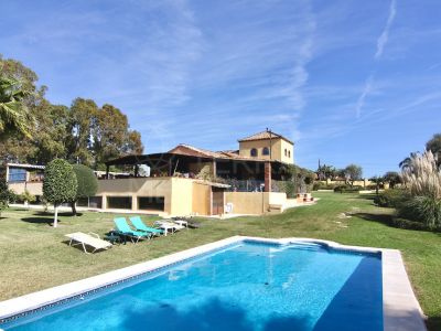 Villa in El Padron, Estepona