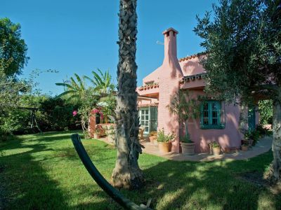 Villa in Guadalobon, Estepona