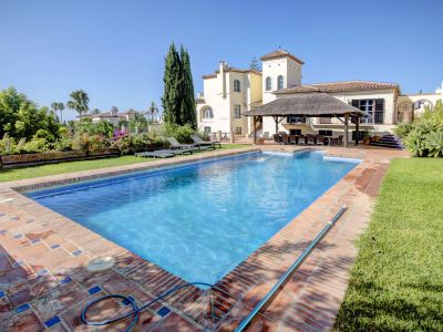 Villa in El Padron, Estepona