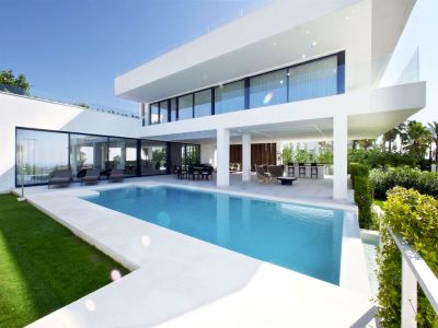 Villas de lujo en el exclusivo La Alquería Hills con vistas panorámicas al golf, la montaña y la costa