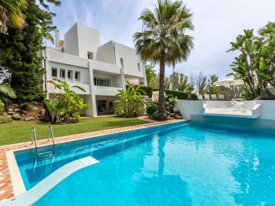 Stylische Villa in erster Golfplatzlinie im Nueva Andalucia Golftal