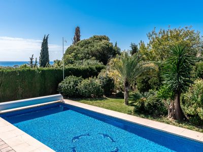 Encantadora villa en Elviria con vistas al mar