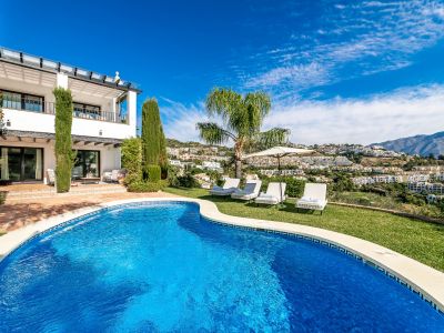 Villa de lujo de estilo andaluz con impresionantes vistas al mar, Los Arqueros