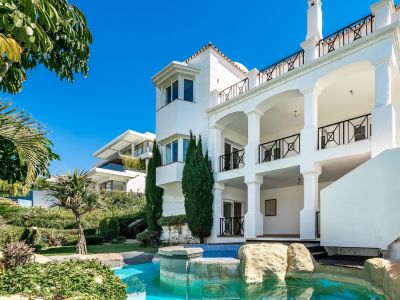 Große Villa mit Meer und Golfblick