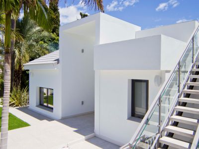 Neubauvilla neben dem Golf Clubhaus in Guadalmina Alta