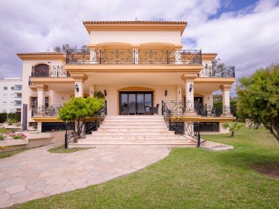 Classic family ville beachside Costabella