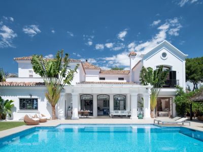 Elegant beachside villa in Guadalmina Baja