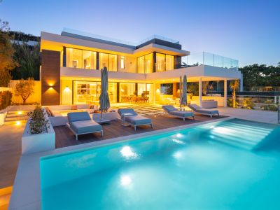 Resort-style villa with spectacular views in Las Brisas