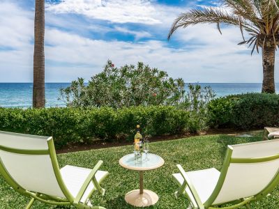 Privileged garden apartment directly on the beach in Rio Real