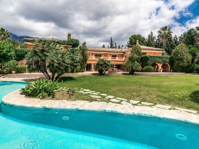 Plot with villa for renovation in Nagüeles