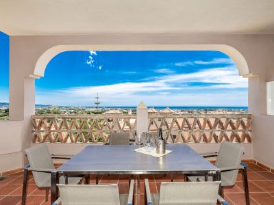 Moderne Wohnung mit wunderschönem Meerblick in Wohnanlage, Benahavís