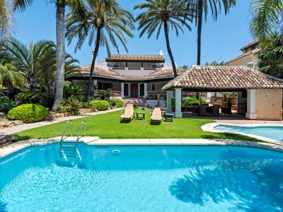 Villa 150m from the beach in Las Chapas Playa Marbella