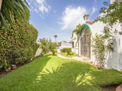 Haus zu reformieren, 100 mt vom Strand in Elviria