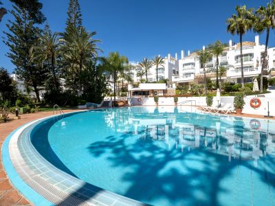 Apartamento en Urb. frente playa en Elviria