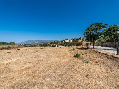 Plot in a prime location with sea views in Elviria Marbella