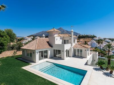 Modern villa in a prime gated community with spectacular views, Nueva Andalucia