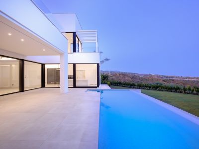 Modern luxury villa with panoramic views and comfort in Rio Real Marbella