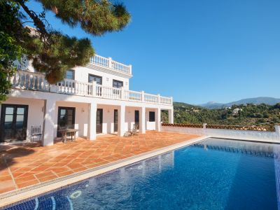 Classical villa with panoramic sea views in El Madroñal