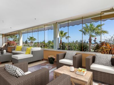 Amplio apartamento de 4 dormitorios orientado al sur con vistas panorámicas al mar