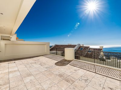 Spacious apartment with endless views in Los Monteros Hill Club Marbella