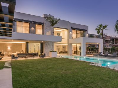 Elegante villa con increibles vistas panorámicas al mar