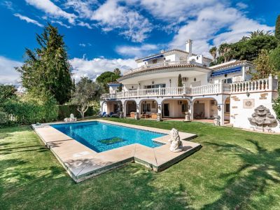 Villa clásica con pista de tenis en Paraiso Alto