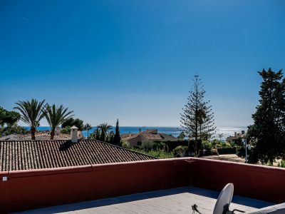 Villa con gran potencial de inversión en en Los Monteros Marbella