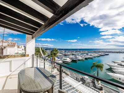 Frontline penthouse in the Puerto Banús Marina