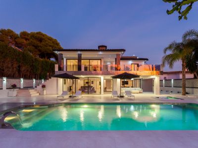 Villa lujosa moderna a 100 metros de la playa en Los Monteros Marbella
