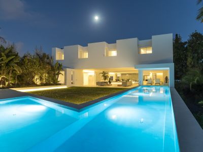Spectacular frontline golf designer villa in Guadalmina